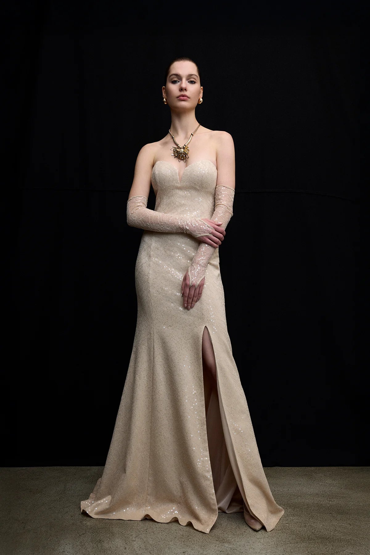 فستان سهرة باللون الأخضر المائي