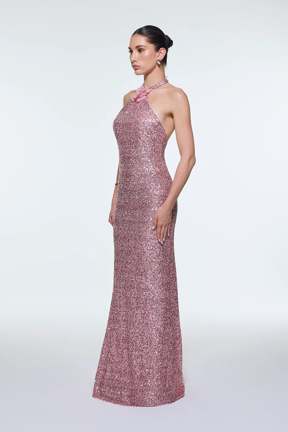 BOYUNDAN ASKILI ÇİÇEK DETAYLI PAYET UZUN ABİYE ELBİSE - 9348C