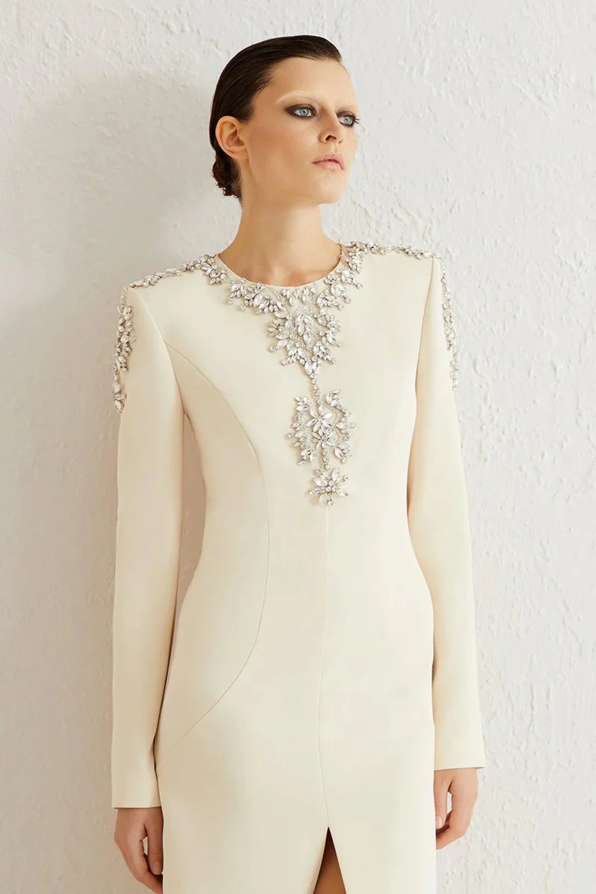 KASNAK İŞLEME UZUN YIRTMAÇLI ELBİSE 2227