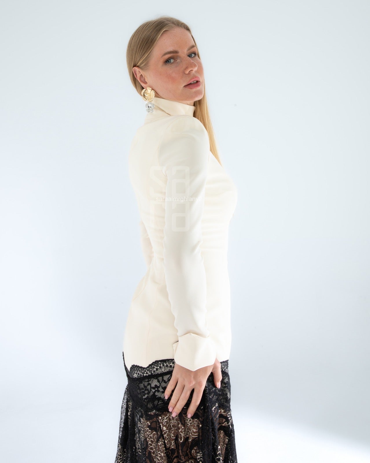 فستان اسود وابيض مع Dantentyle