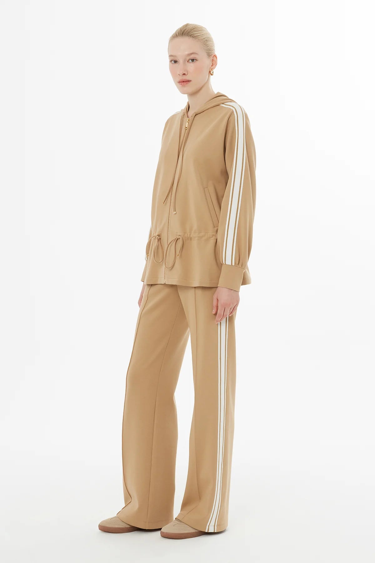 Kapüşonlu Eşofman Takımı