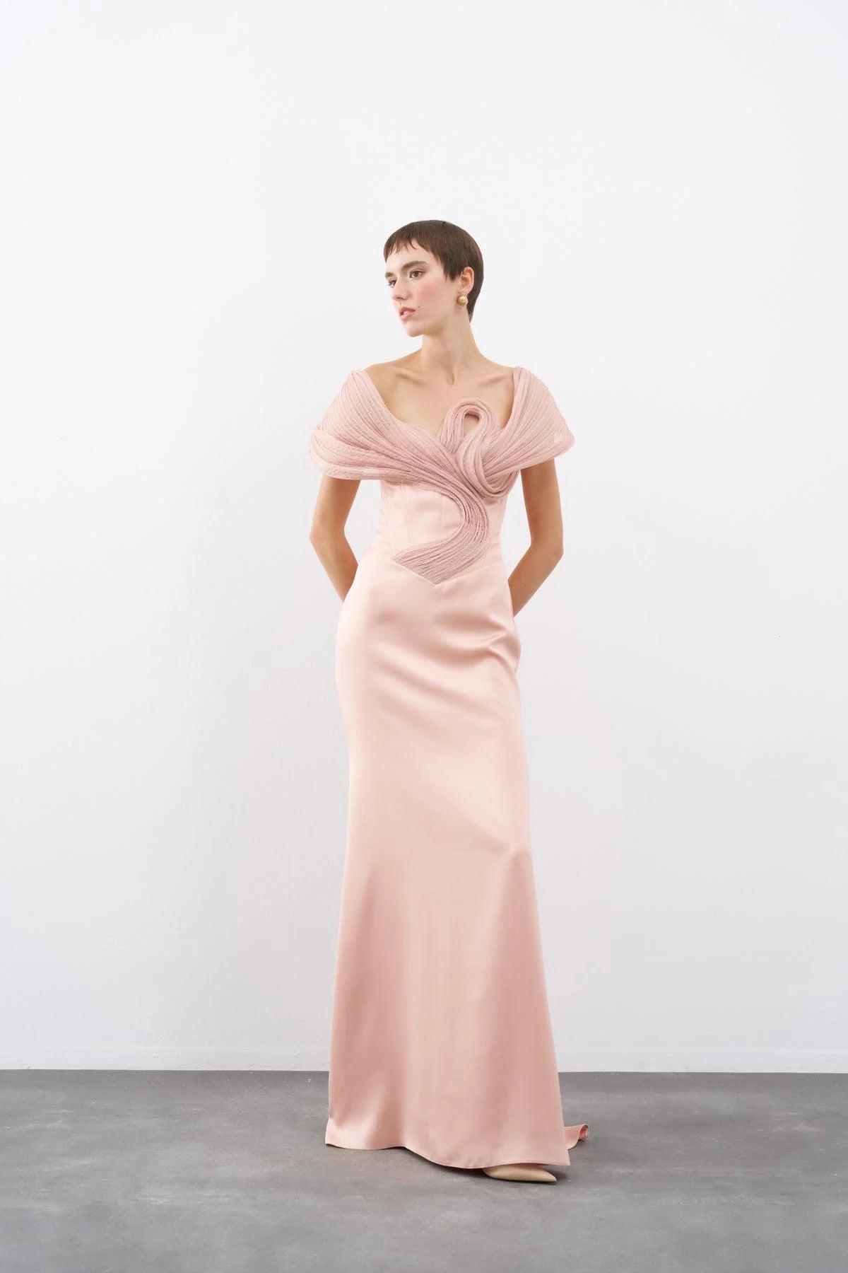 STRAPLEZ DÜŞÜK OMUZLU ORGANZE DETAYLI UZUN ABİYE ELBİSE 2246