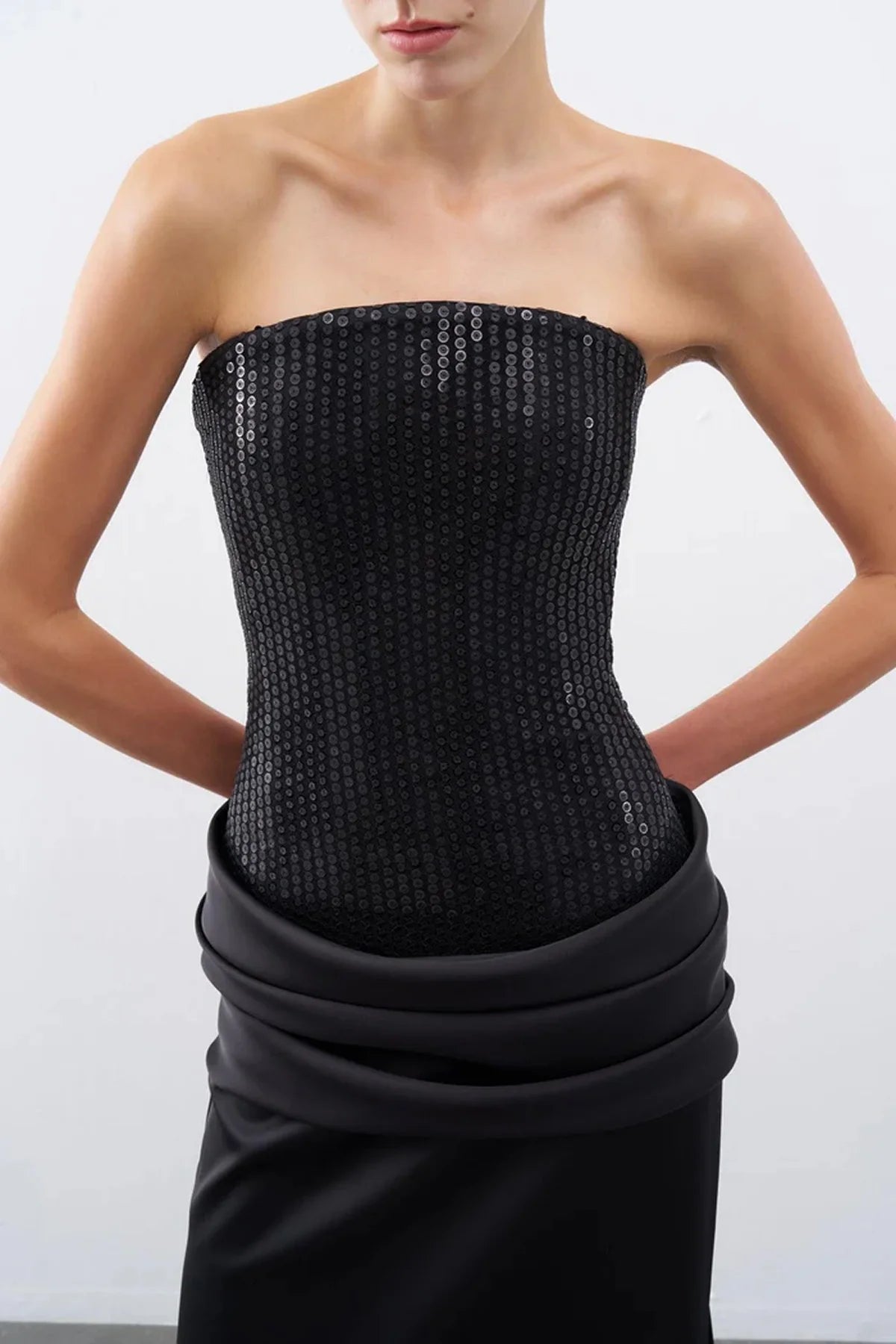 PAYETLİ SATEN STRAPLEZ UZUN ABİYE ELBİSE 2267