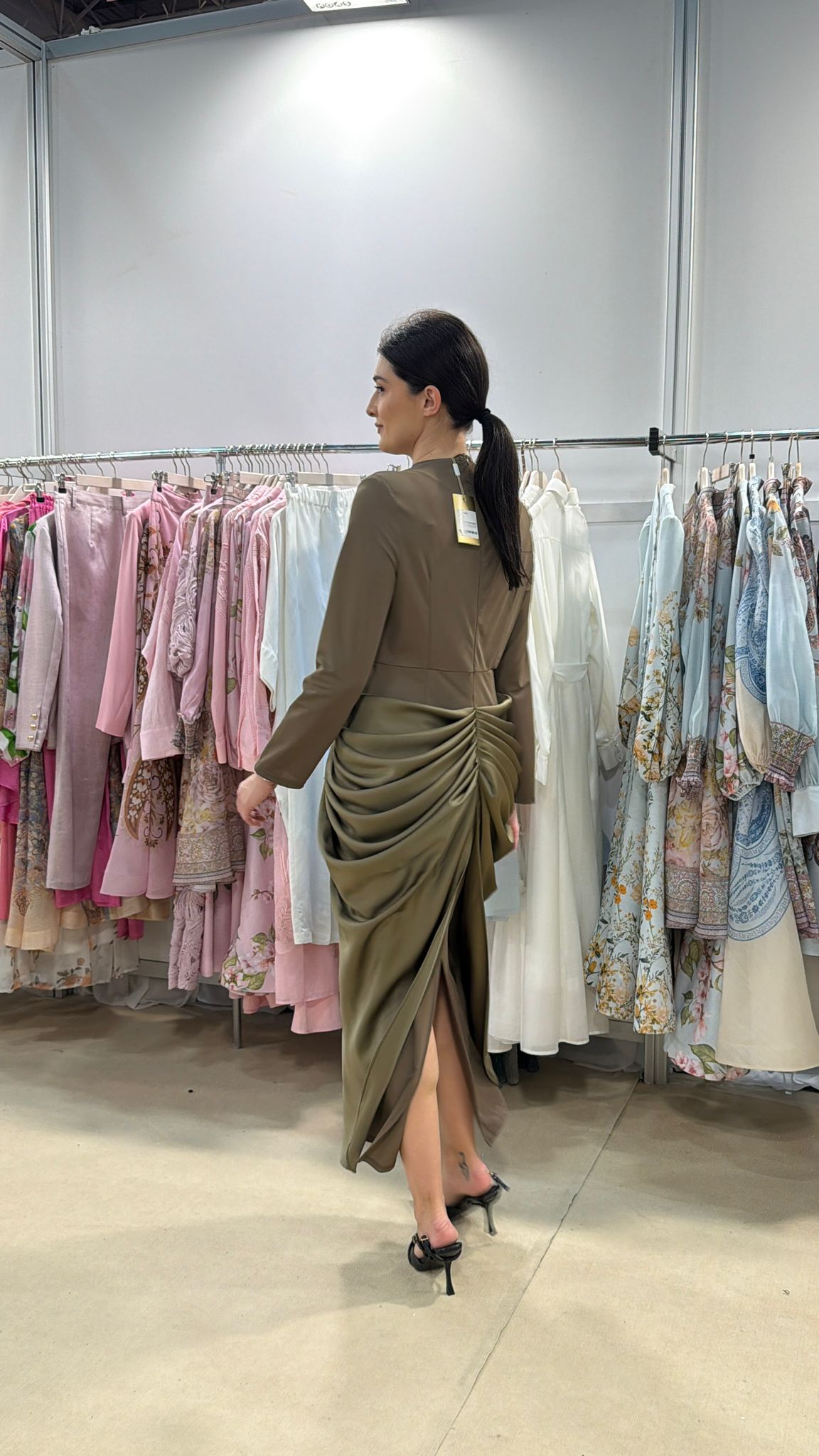 فستان ماكسي زيتي ناعم