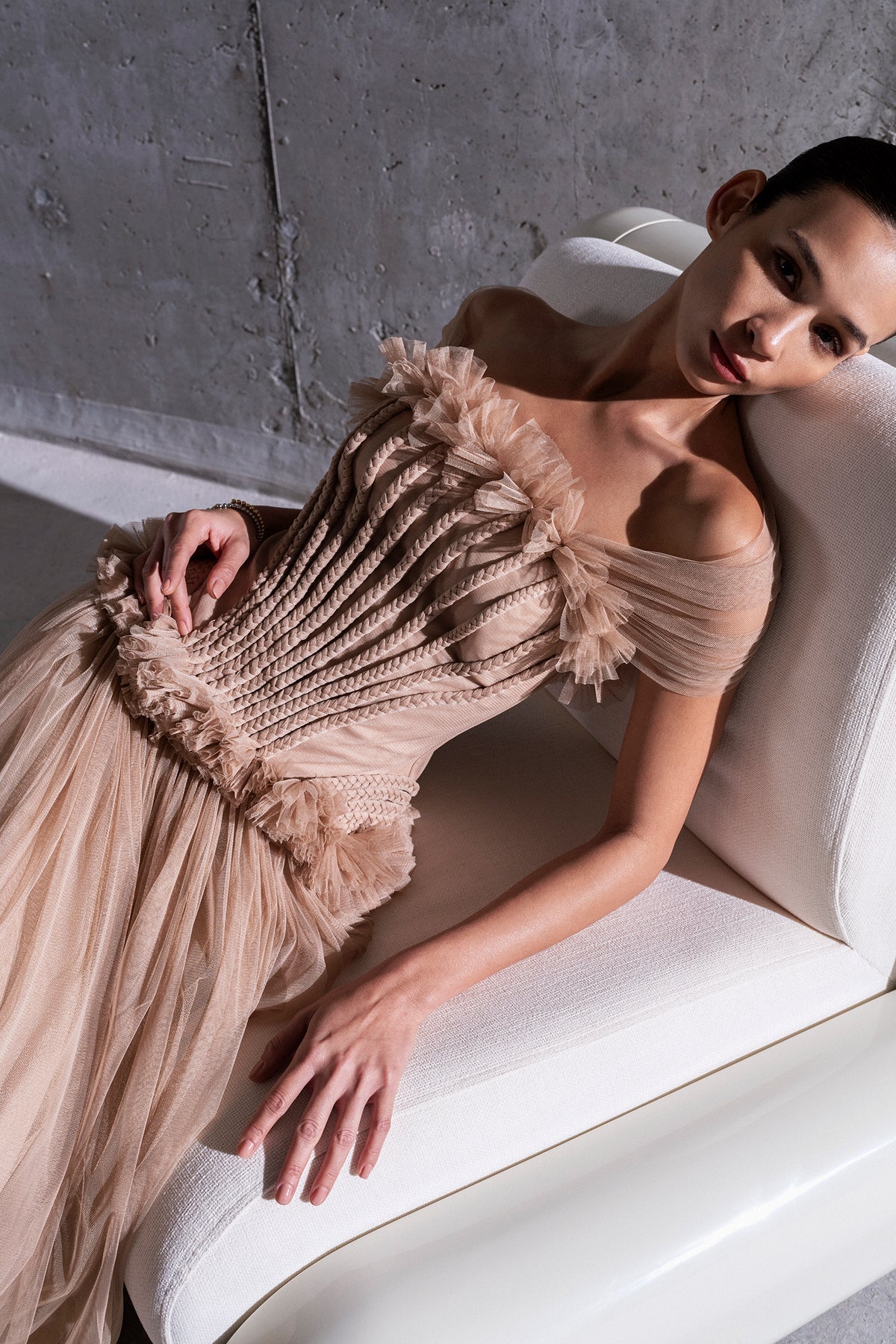 BELİ BÜZGÜ DETAYLI OMUZLARI AÇIK UZUN ABİYE ELBİSE 1237