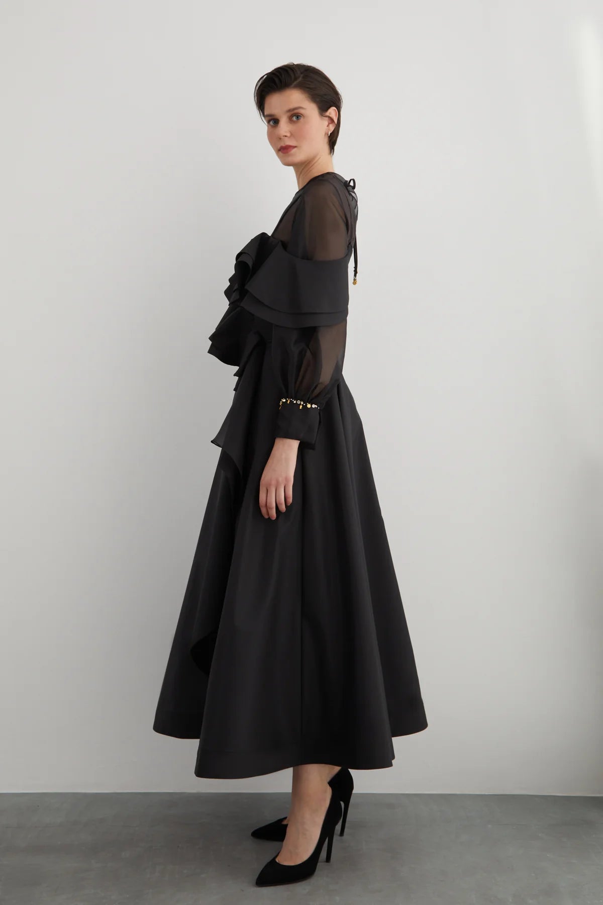 Çıkarılabilir Transparan Bluz Detaylı Manşeti İşlemeli Askılı Elbise