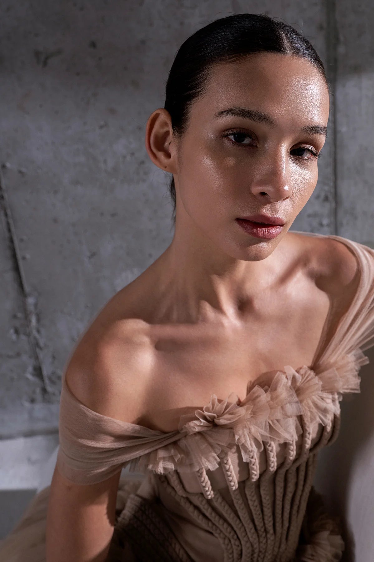 BELİ BÜZGÜ DETAYLI OMUZLARI AÇIK UZUN ABİYE ELBİSE 1237