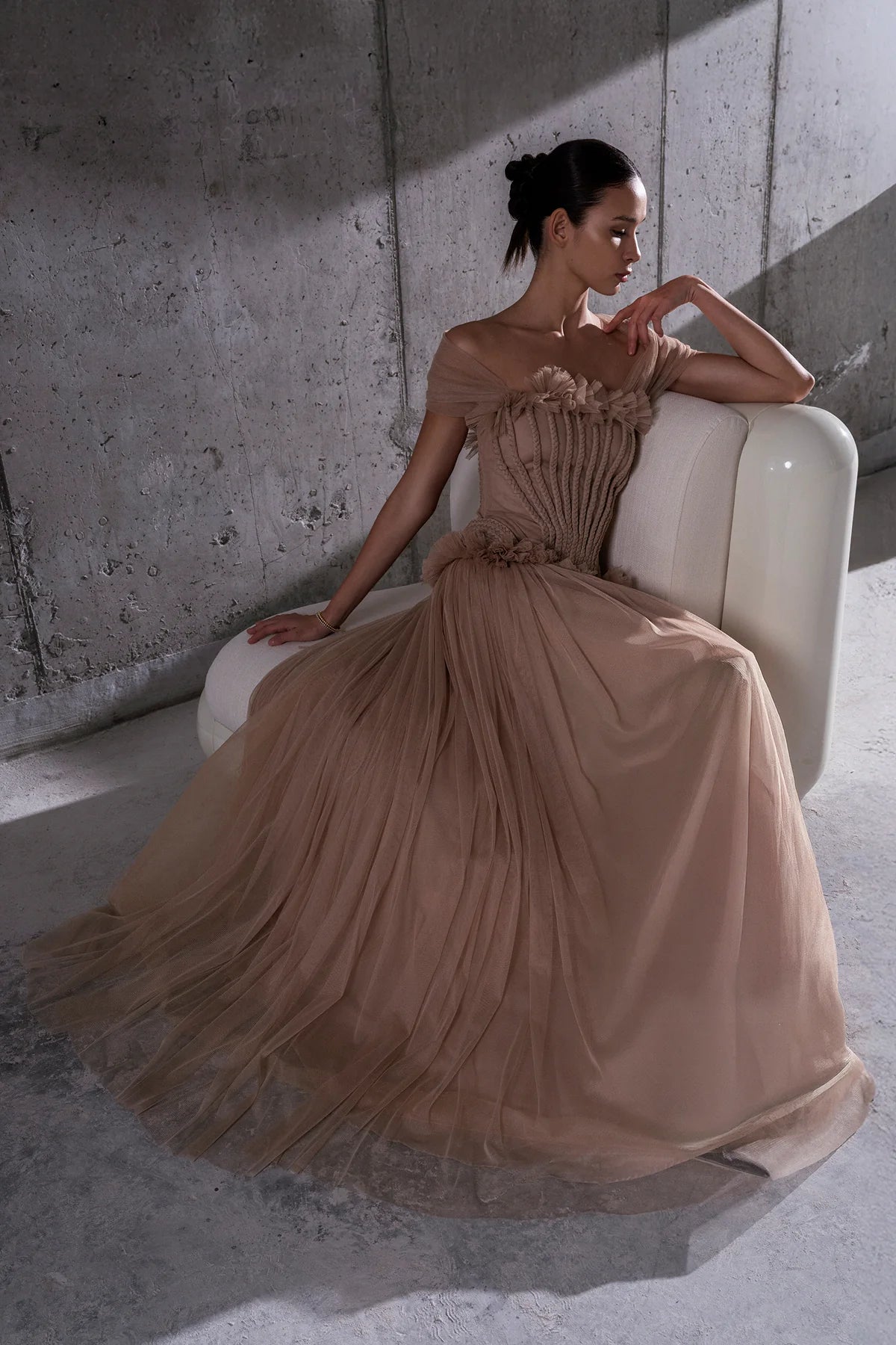 BELİ BÜZGÜ DETAYLI OMUZLARI AÇIK UZUN ABİYE ELBİSE 1237