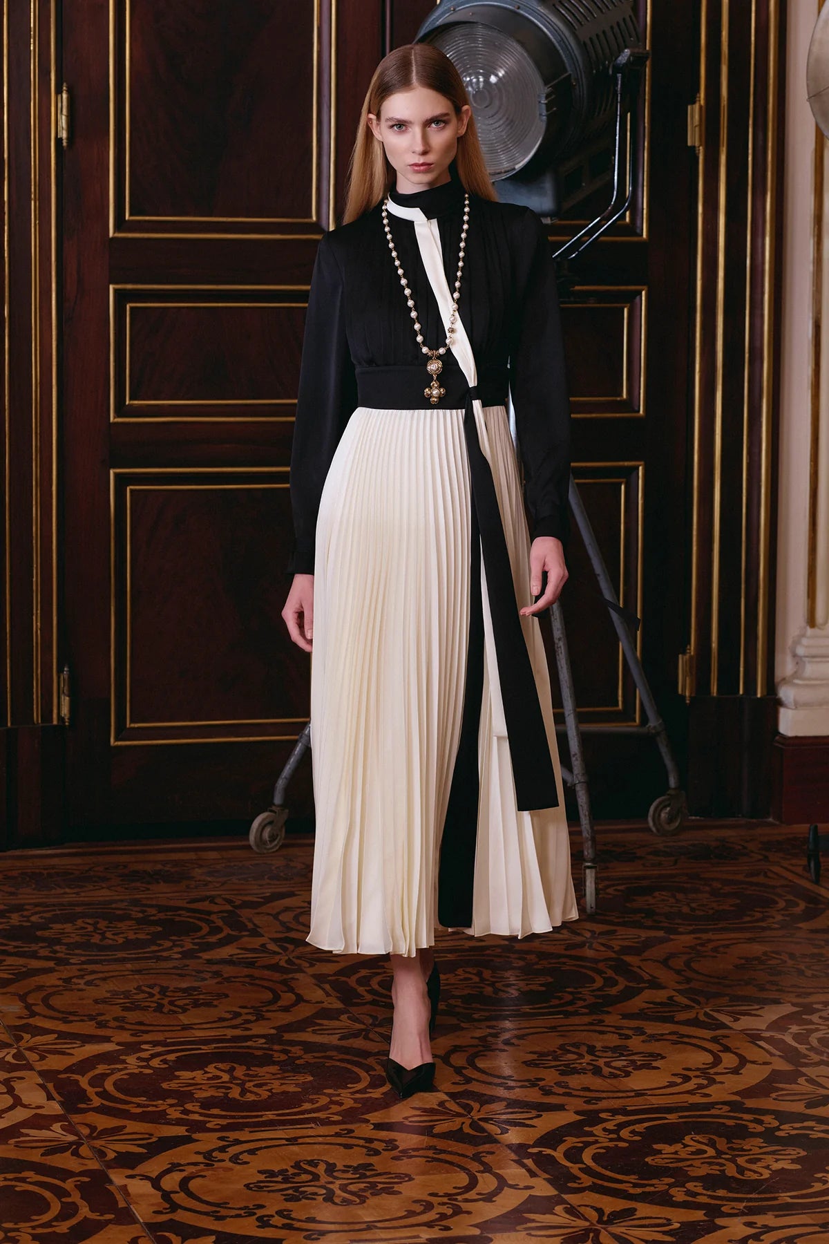 فستان ابيض اسود مقاس 36-38