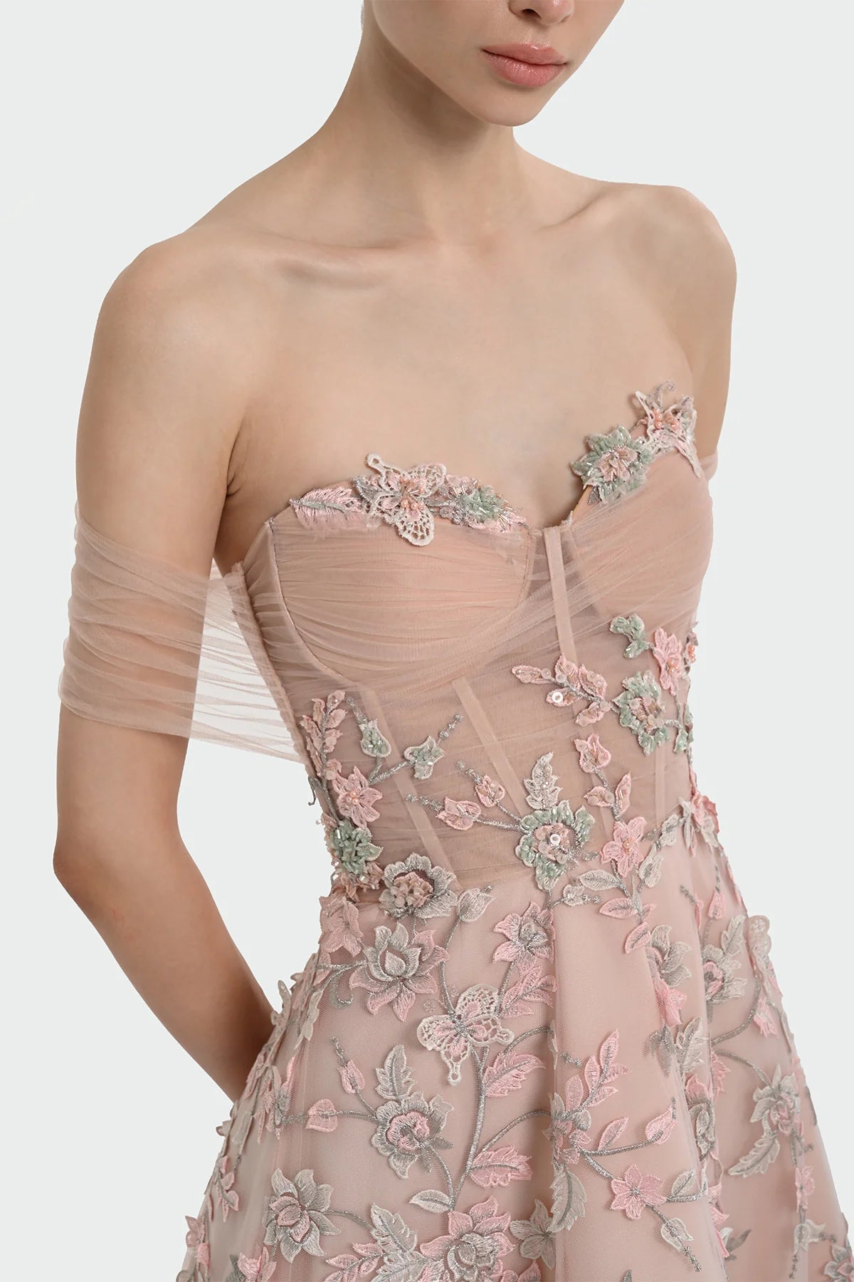 ÜÇ BOYUT ÇİÇEKLİ DÜŞÜK OMUZ ABİYE ELBİSE