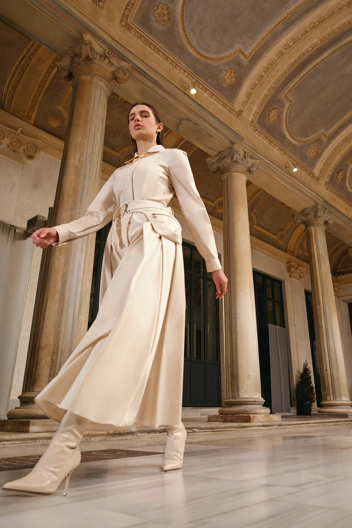 GÖMLEK YAKA BEL KUŞAKLI MİDİ ELBİSE 9117