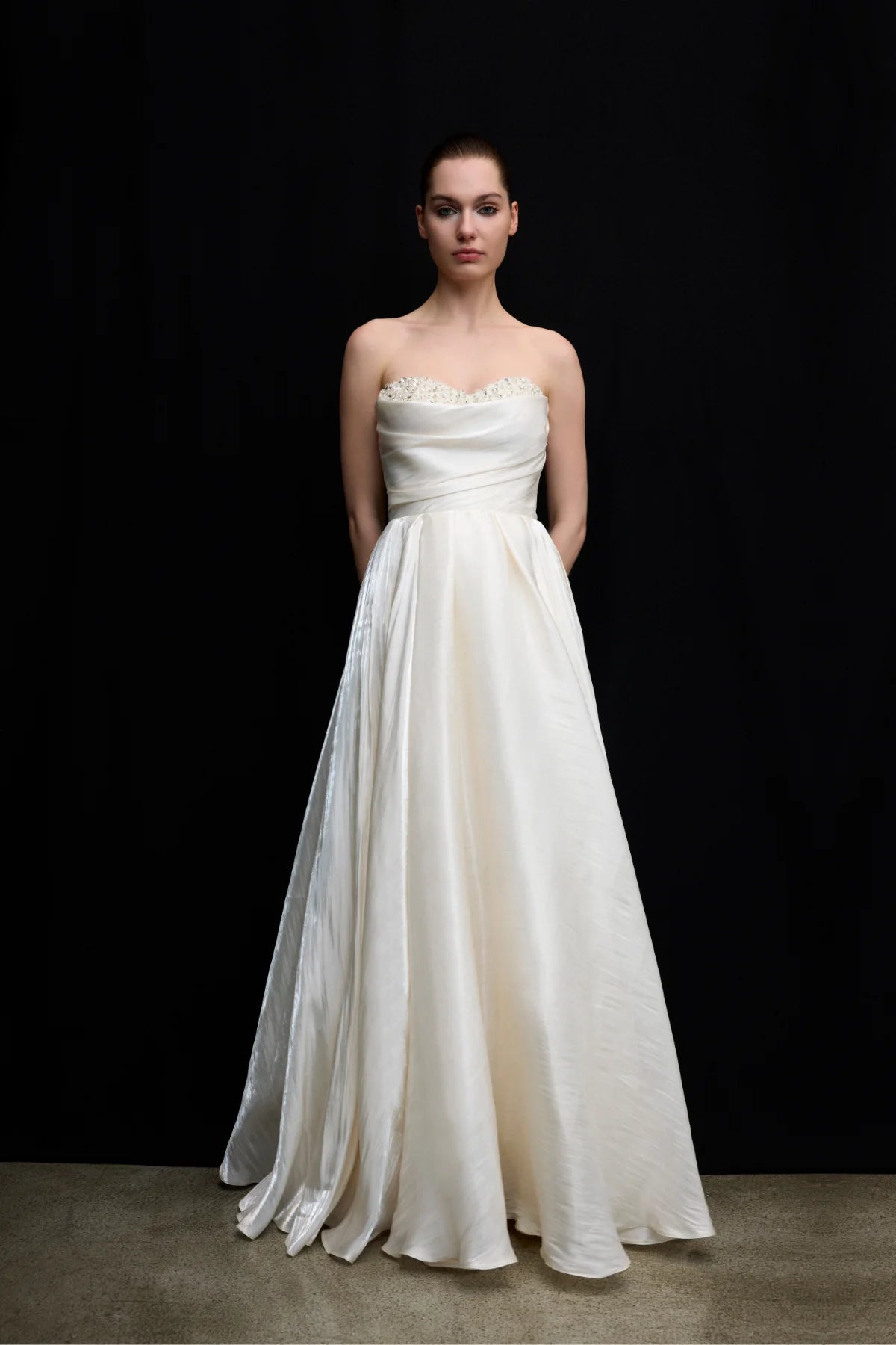 TAŞ İŞLEMELİ STRAPLEZ SATEN ABİYE ELBİSE