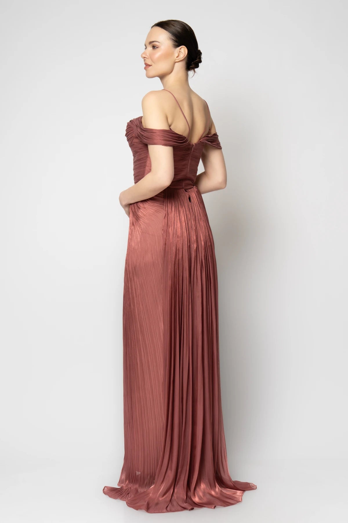 Göğsü el drapeli boyundan askılı ince organze abiye elbise مقاس 38