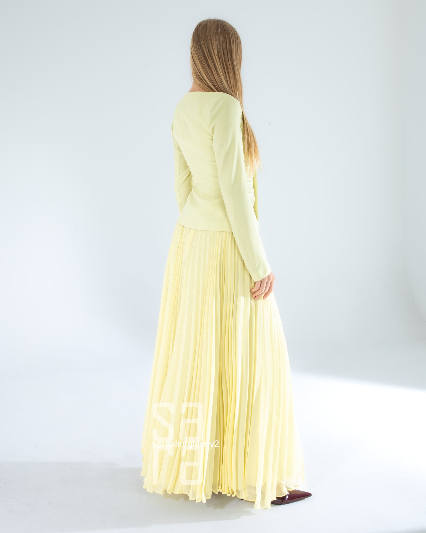 طقم صدرية بدون حمالات باللون الأصفر