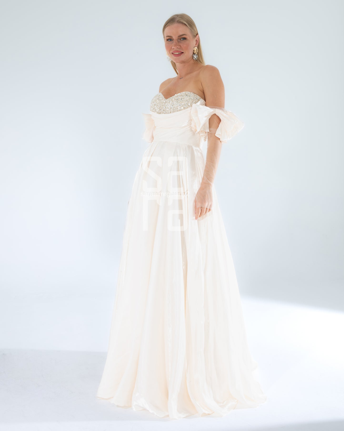 Taş İşlemeli Straplez Saten Abiye Elbise