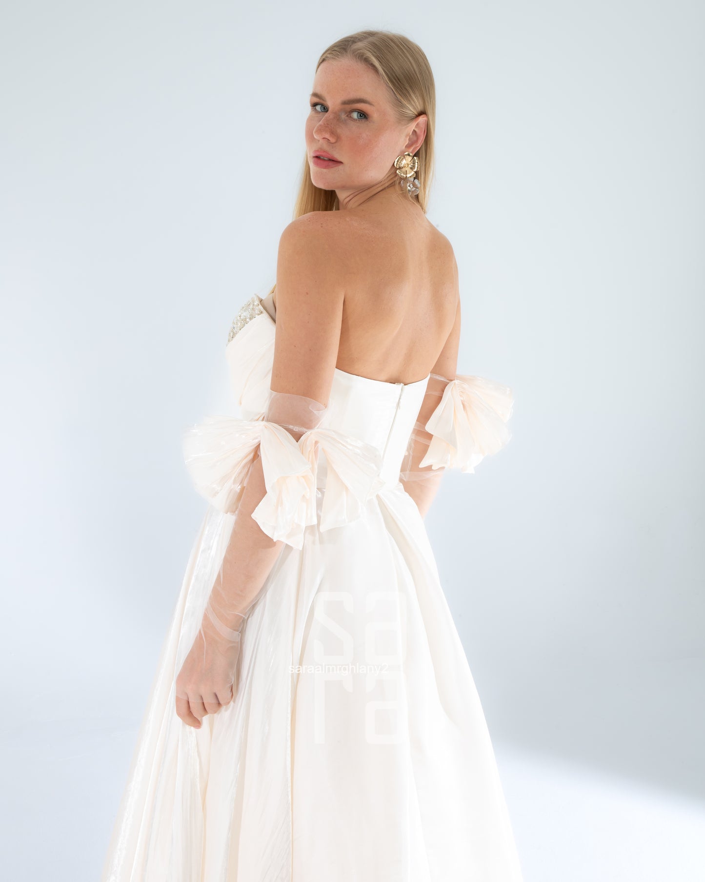 Taş İşlemeli Straplez Saten Abiye Elbise