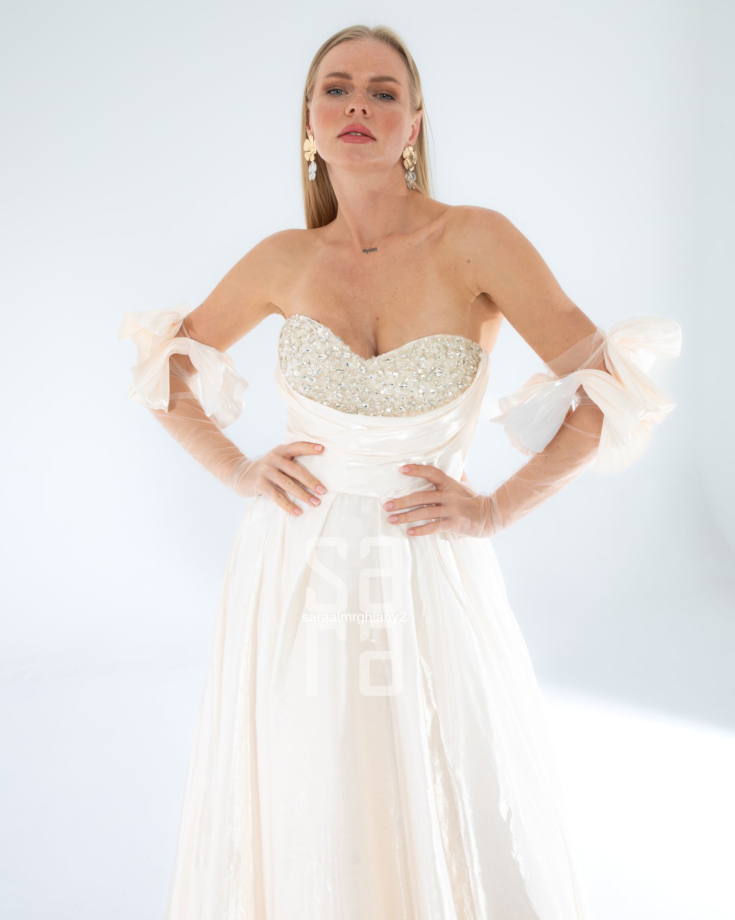 Taş İşlemeli Straplez Saten Abiye Elbise