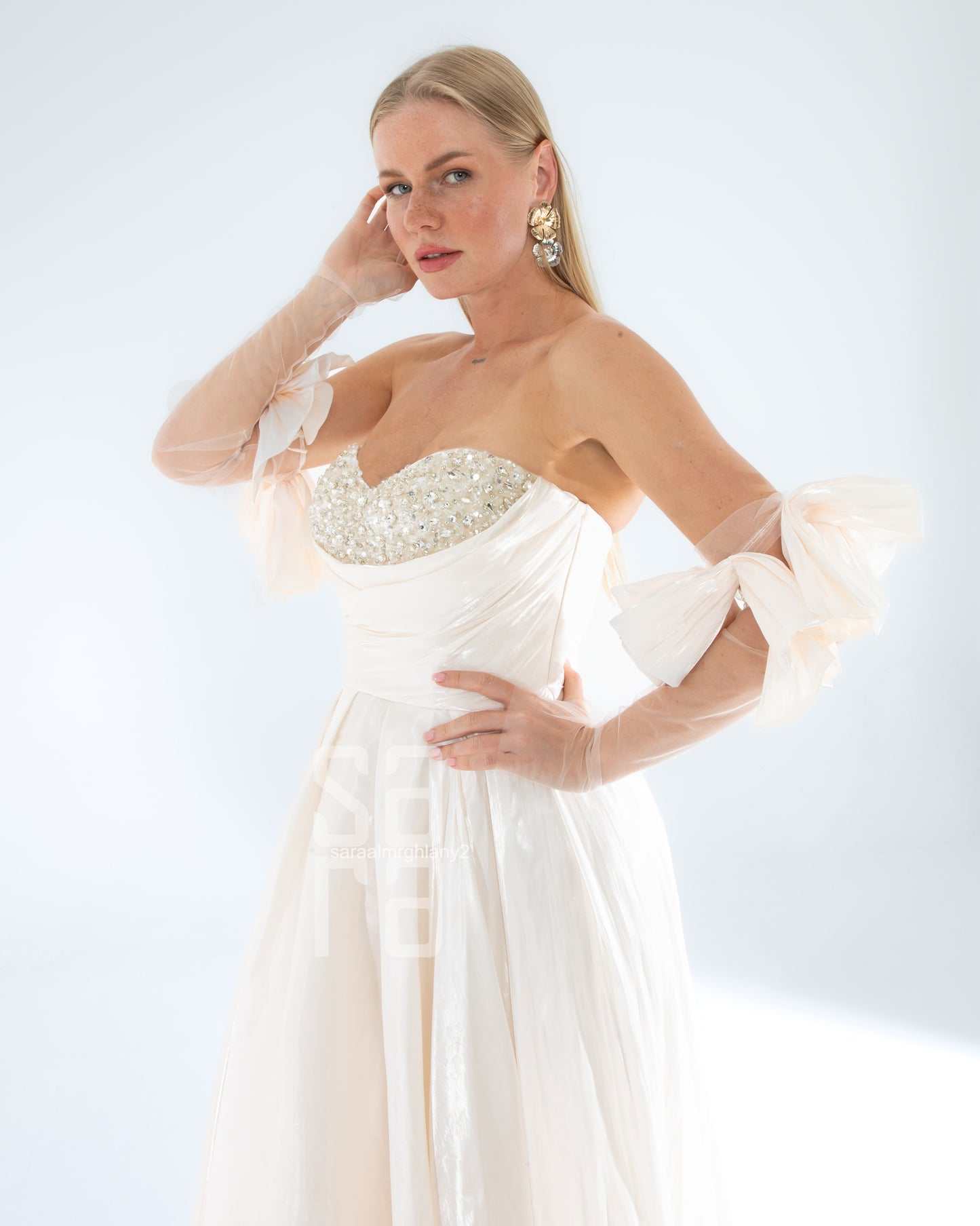 Taş İşlemeli Straplez Saten Abiye Elbise