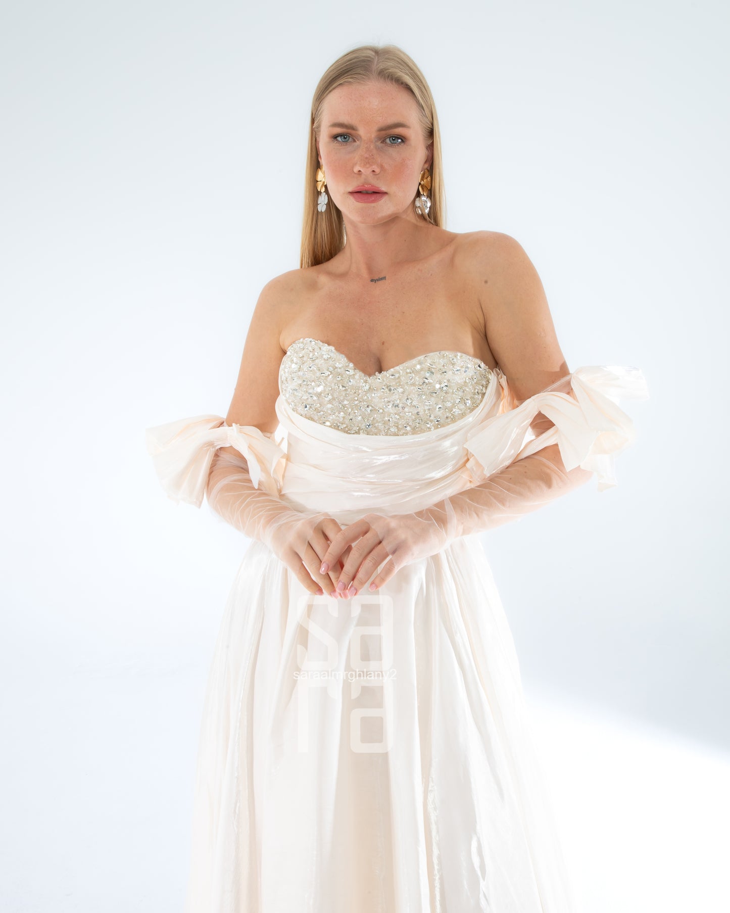 Taş İşlemeli Straplez Saten Abiye Elbise