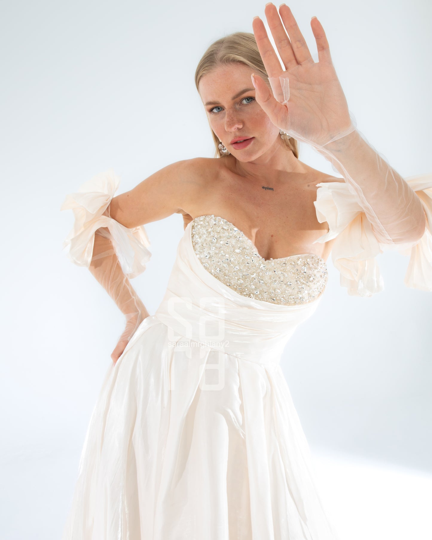 Taş İşlemeli Straplez Saten Abiye Elbise