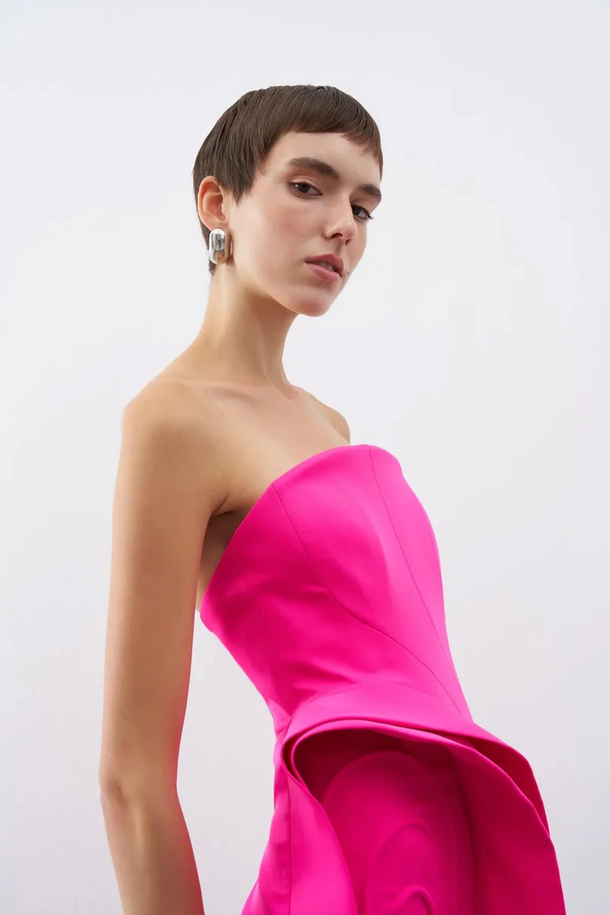 ASİMETRİK KESİM DRAPELİ STRAPLEZ UZUN ABİYE ELBİSE 2223