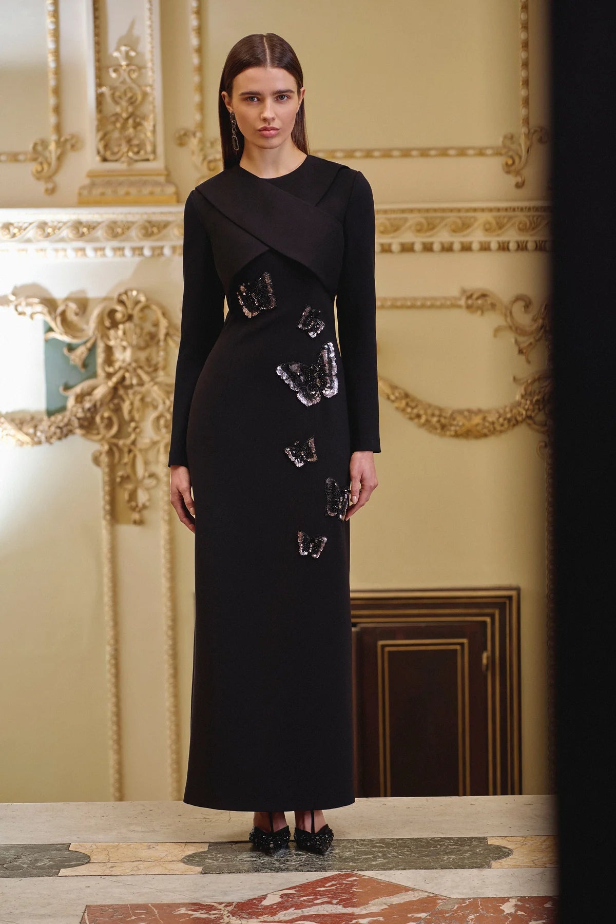 UZUN KOLLU SİYAH NAKIŞLI ABİYE ELBİSE 1100