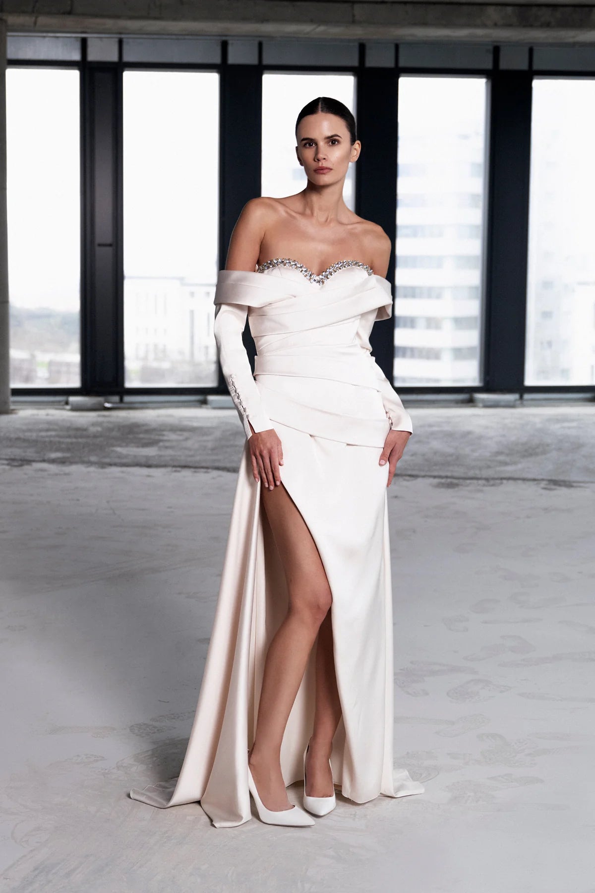 TAŞ İŞLEMELİ UZUN KOLLU SATEN YIRTMAÇLI ABİYE ELBİSE 2312