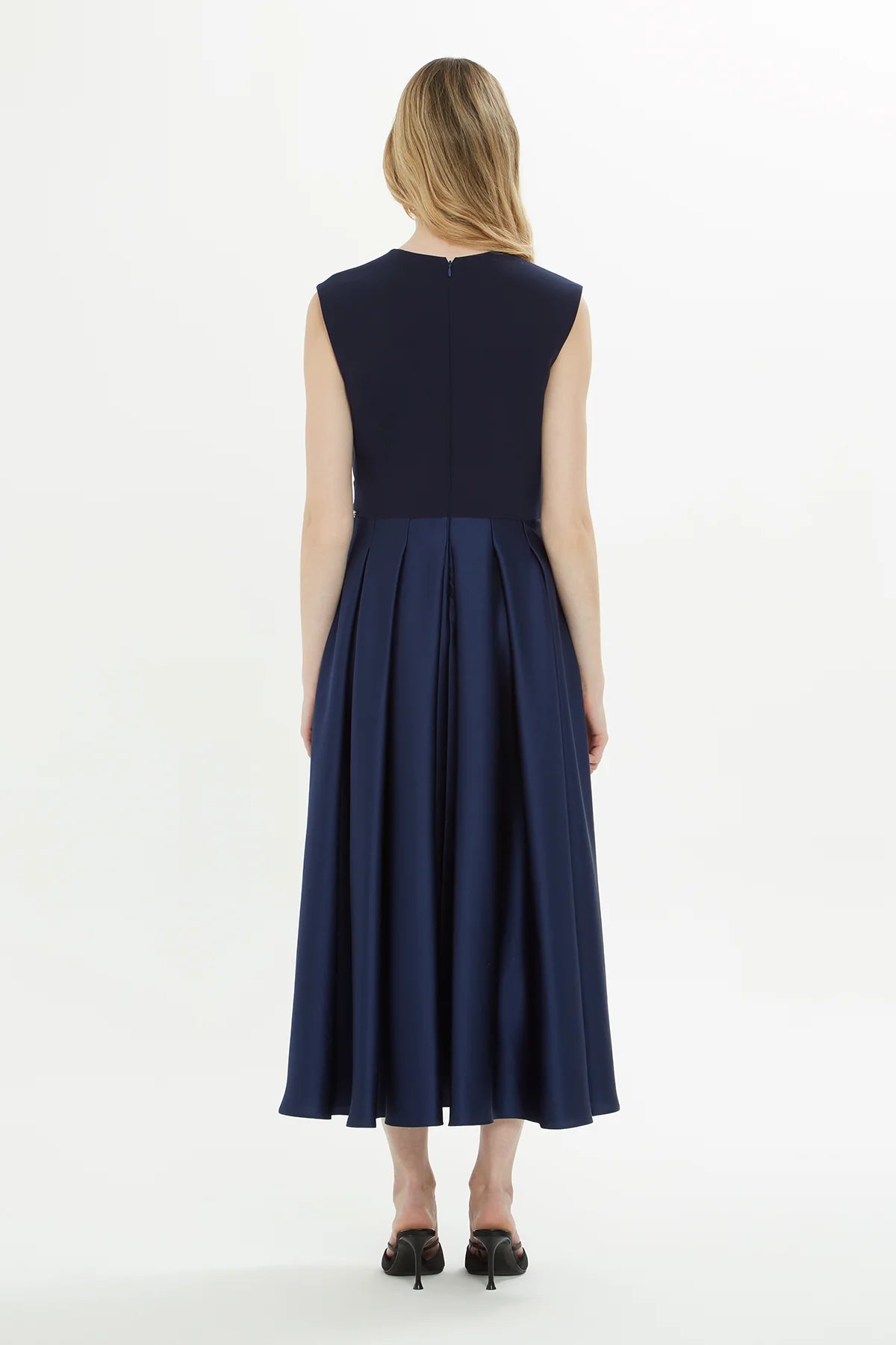 Beli İncili Pili Katlamalı Midi Elbise