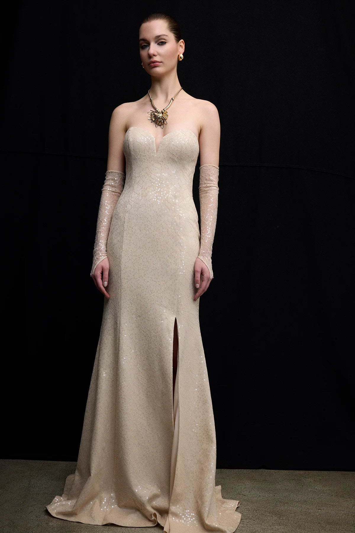 فستان دانتيل تيفاني مقاس 42 و 36