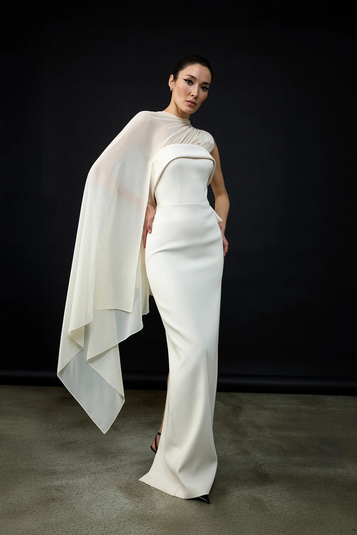 Tül Pelerinli Arka Fiyonk Detaylı Straplez Uzun Abiye ELBİSE 2244